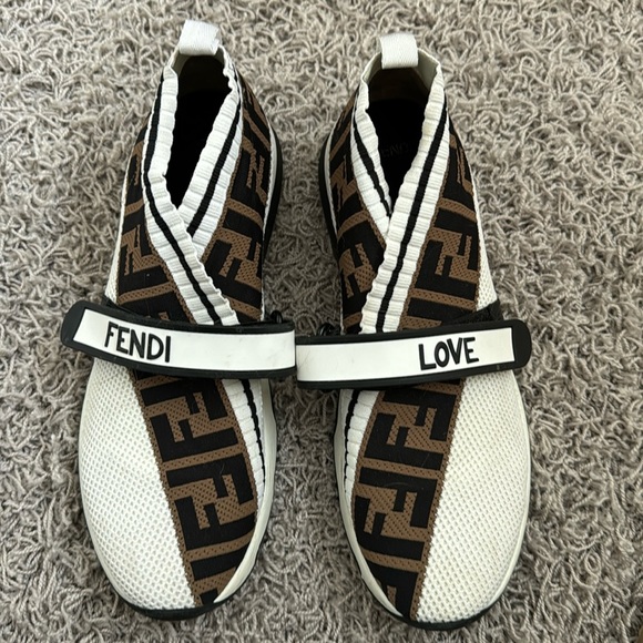 Size 10, but more like a size 9. Fendi sneakers. They are so comfy and so cute. - Picture 1 of 2
